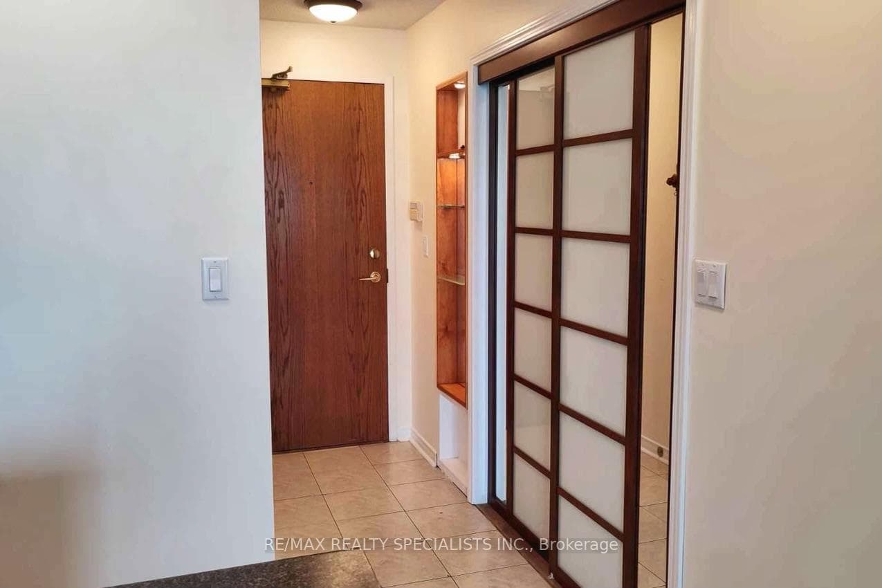 4879 Kimbermount Avenue Unit 810 photo 6