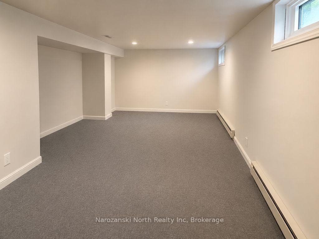 293 Elm Street photo 16