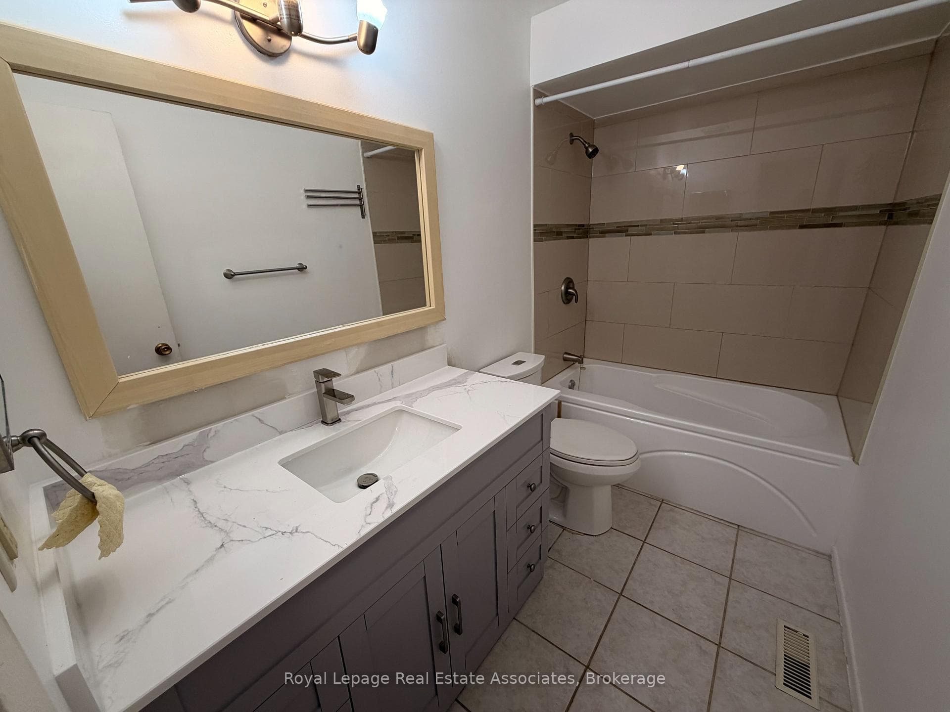 3301 Tallmast Crescent photo 23
