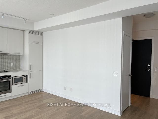 Kitchen, Dining & Entrance