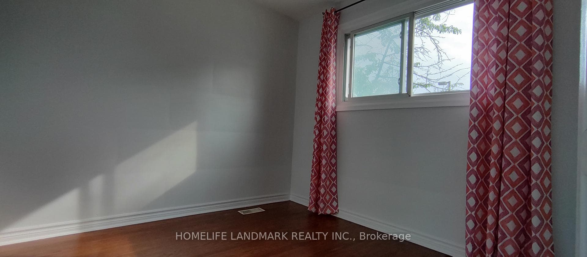 100 Kingslake Road photo 18