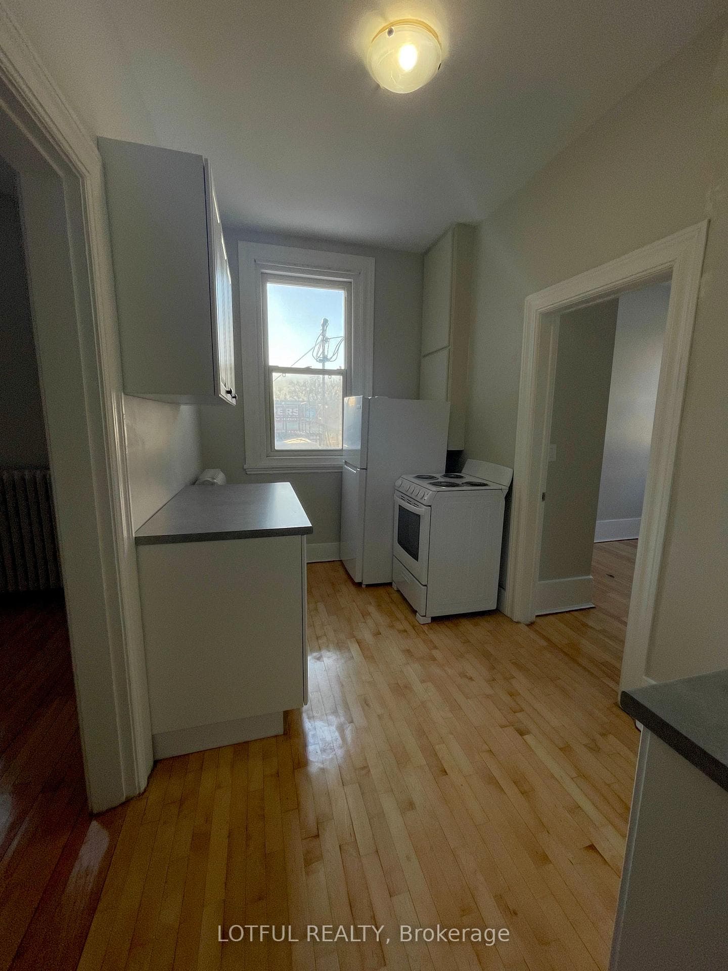 4-1/2 Russell Street Unit 3 photo 6