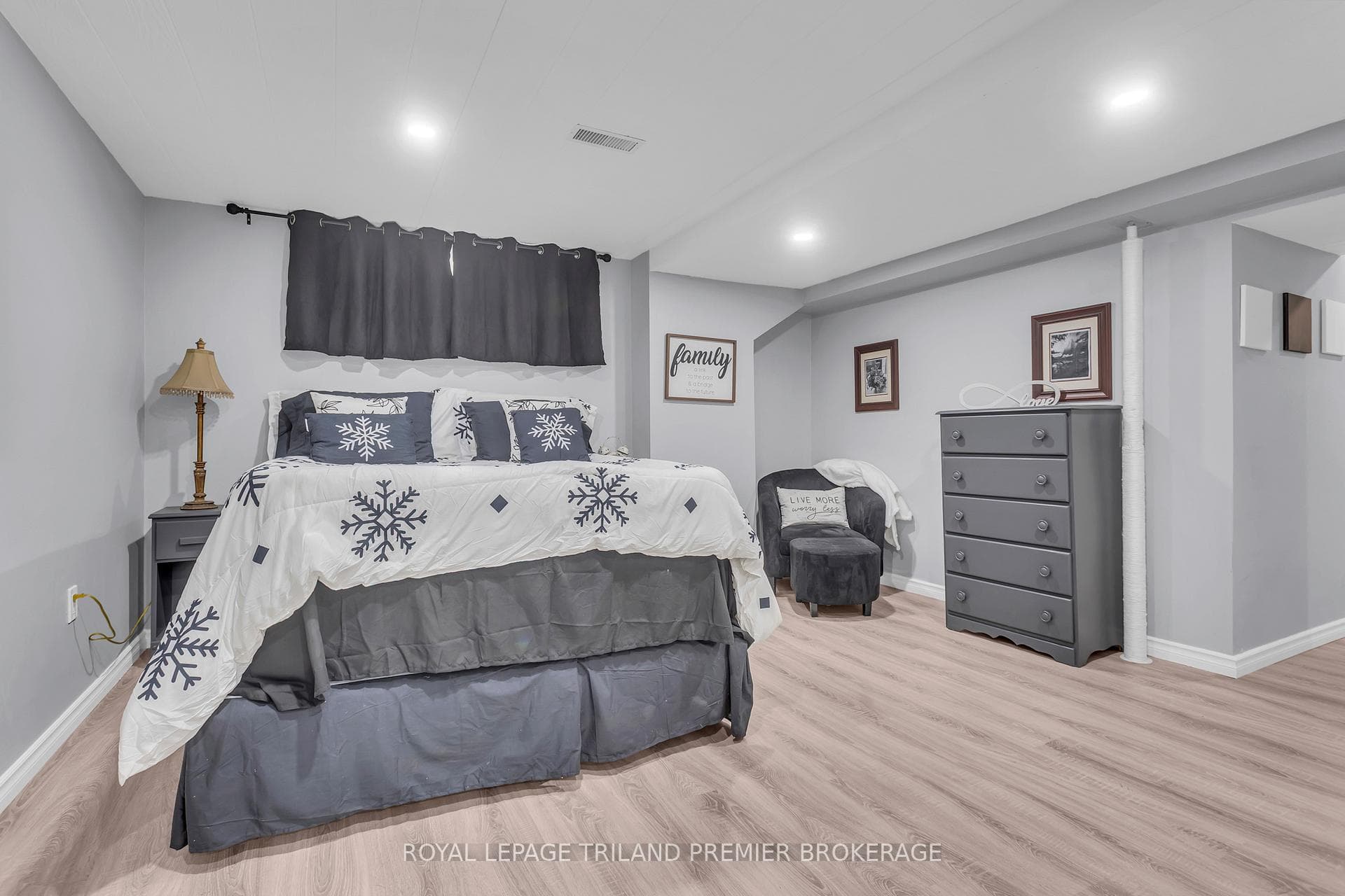 306 Adams Avenue photo 24