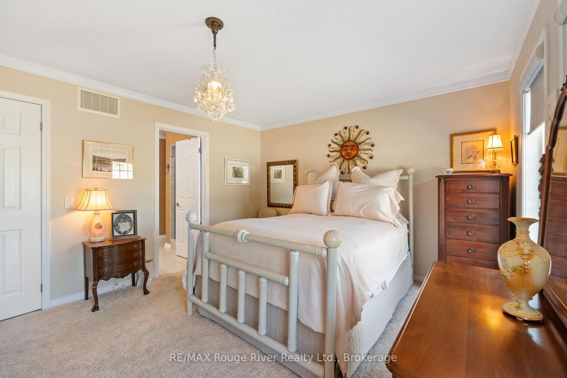 881 Kerr Street photo 7