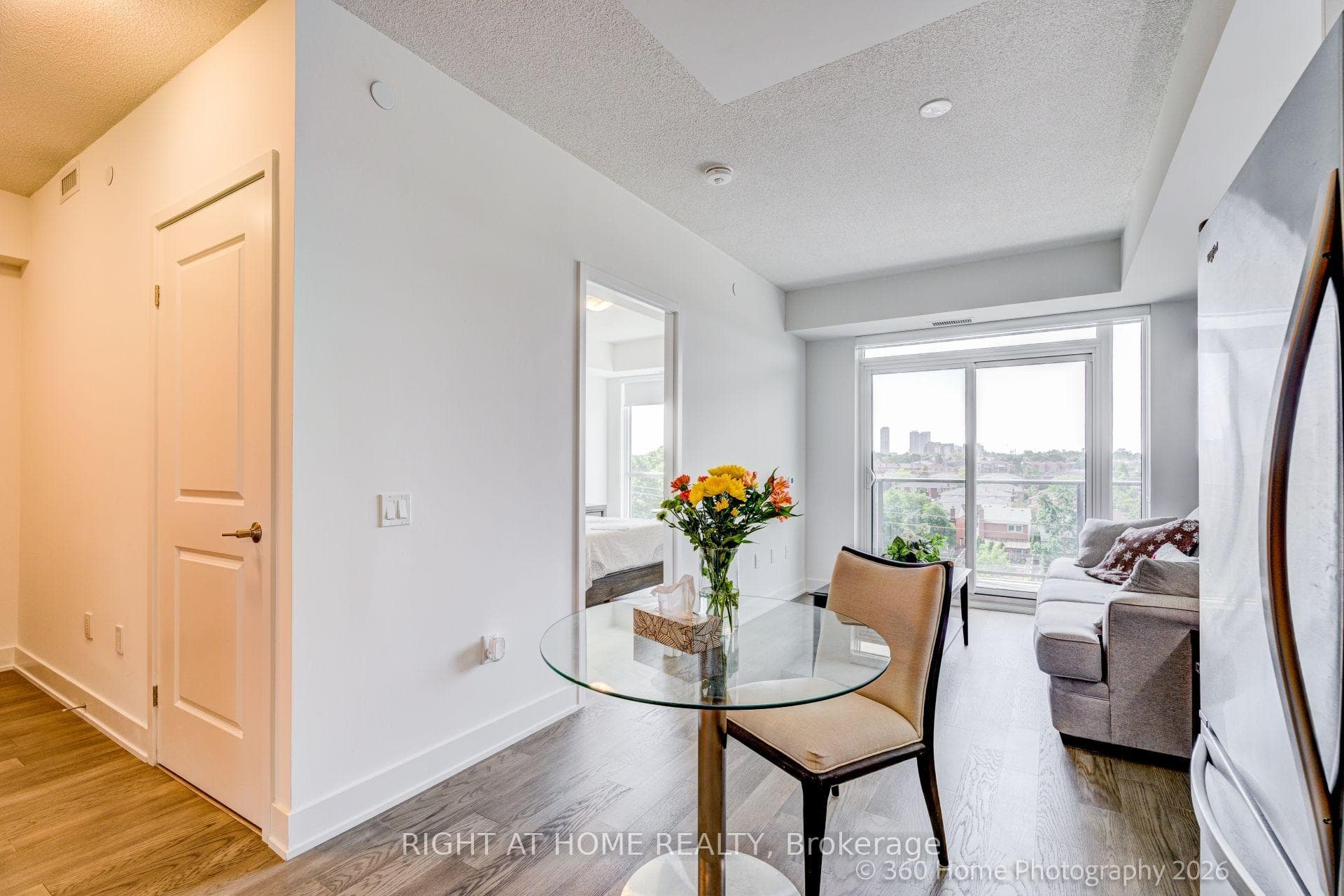 202 Burnhamthorpe Road Unit 505 photo 13
