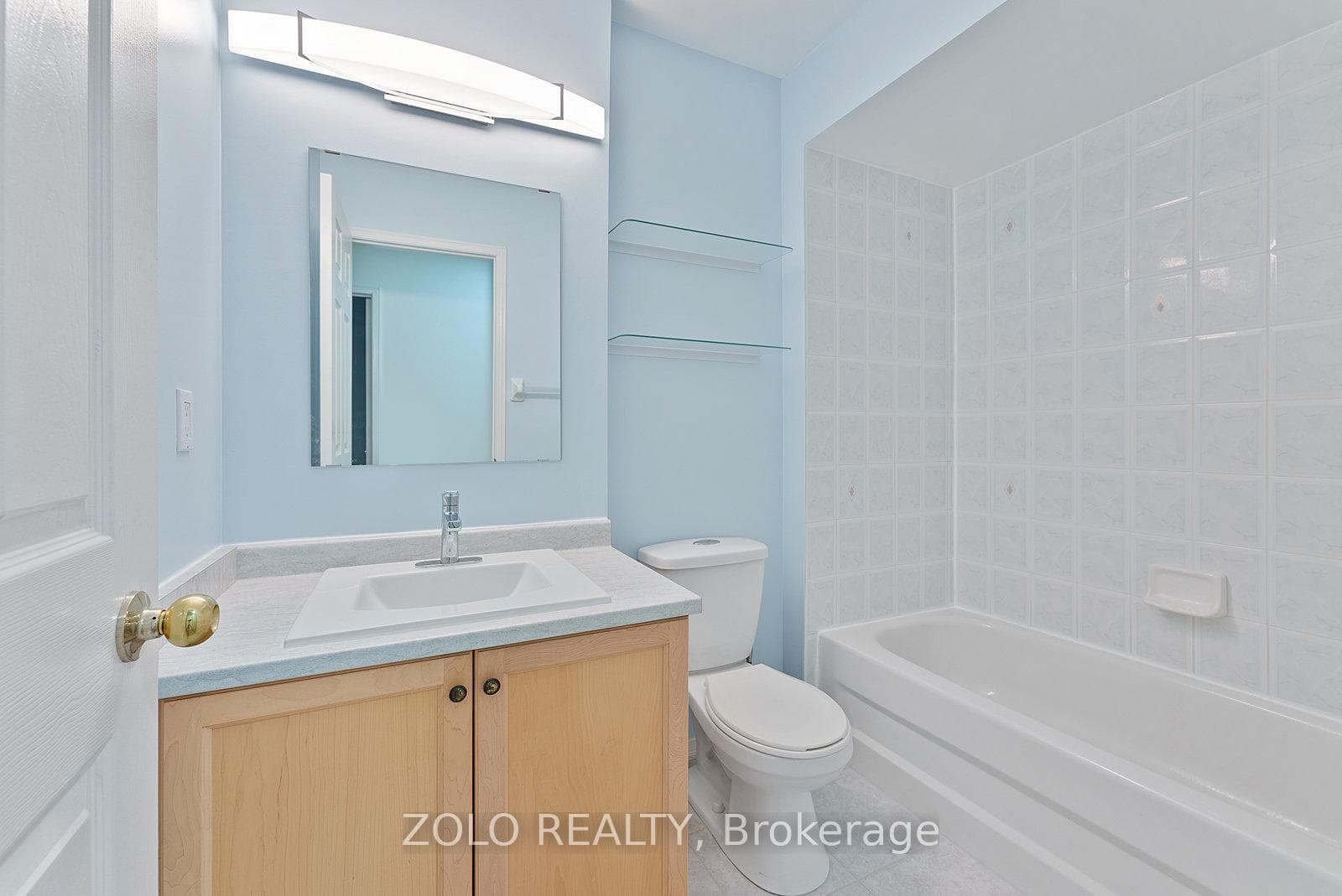 587 Heddle Crescent photo 31