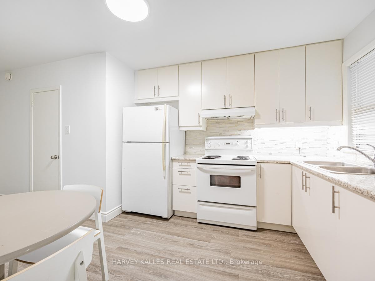 33 Falstaff Avenue photo 11