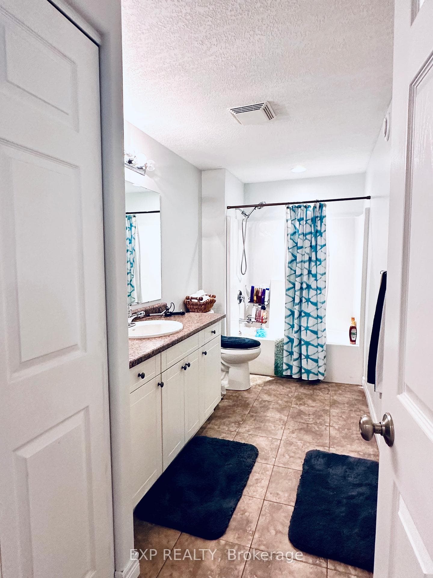 1 Falconridge Court photo 34