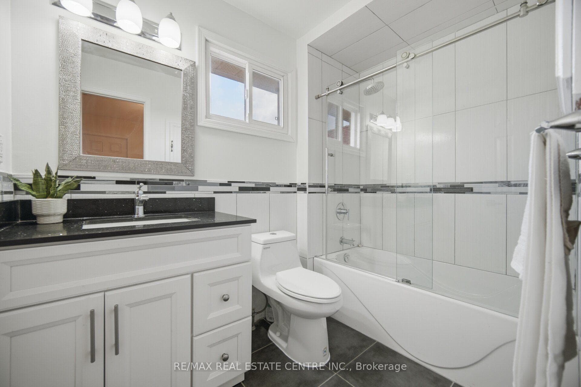 177 Surbray Grove photo 33