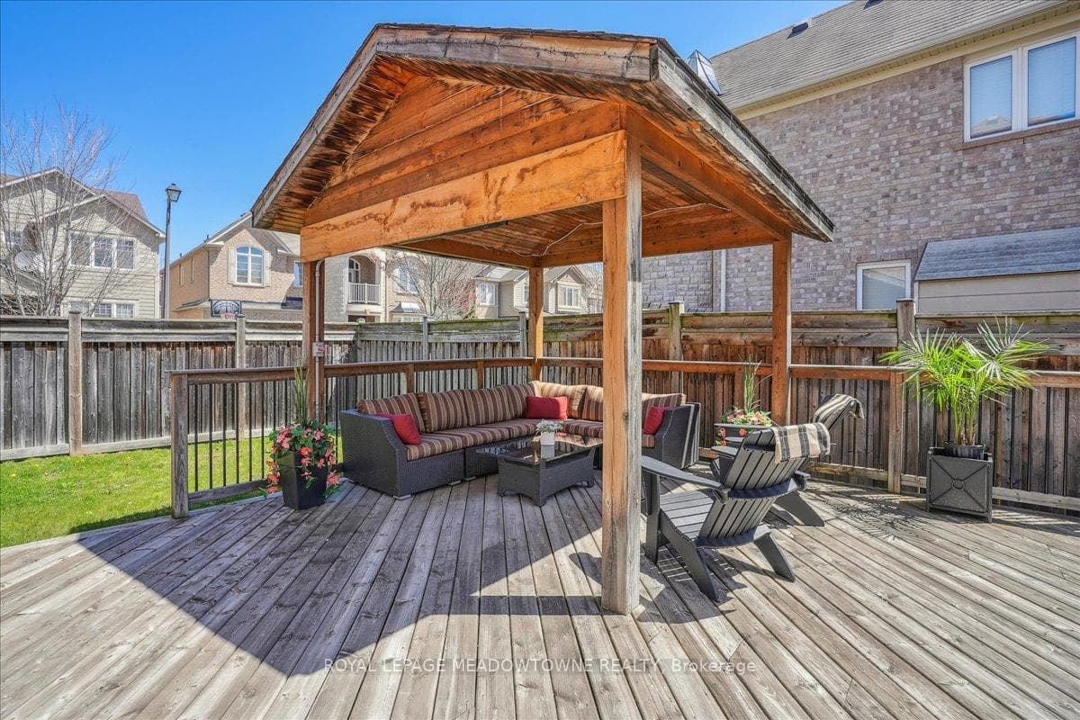 391 Wettlaufer Terrace photo 33