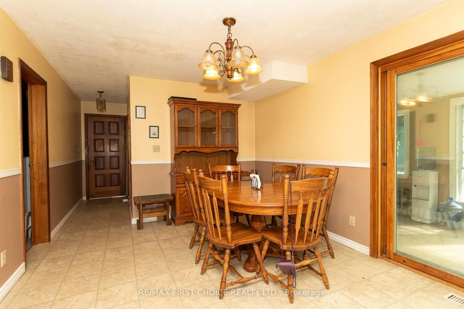 536 Balsam Street photo 6