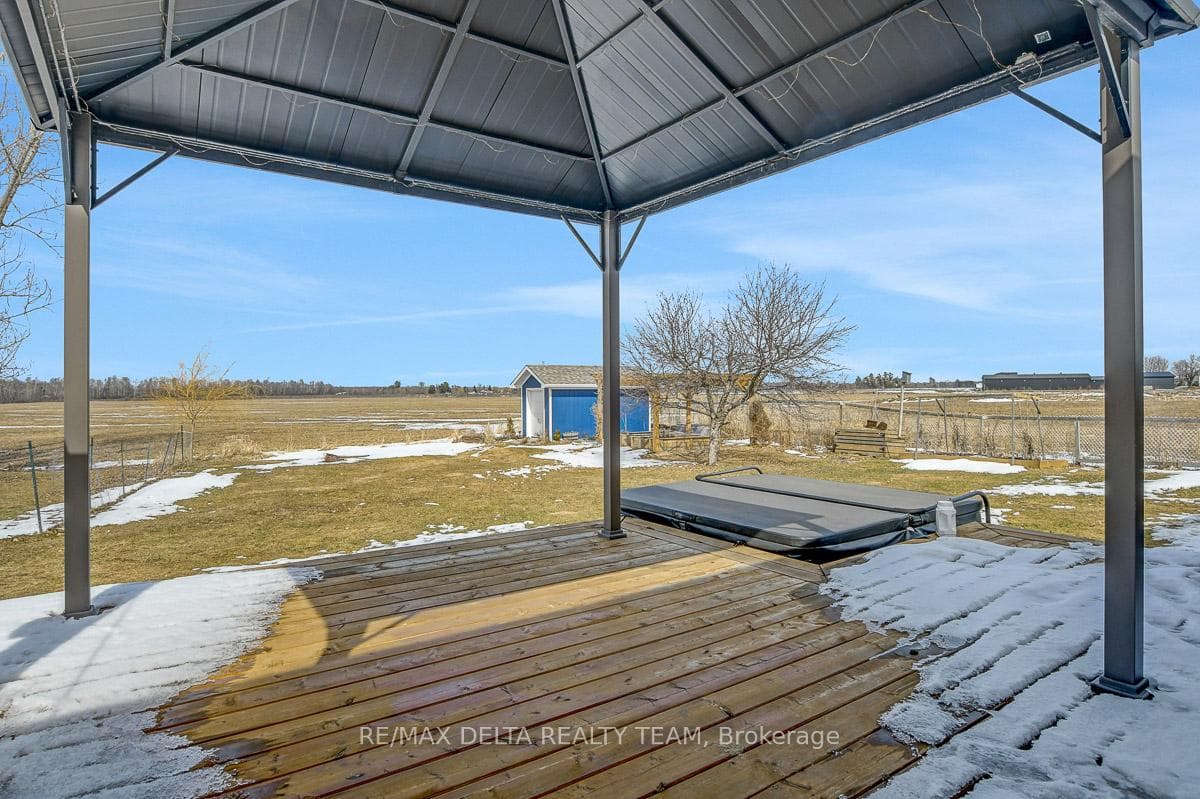 6591 Russell Road photo 36