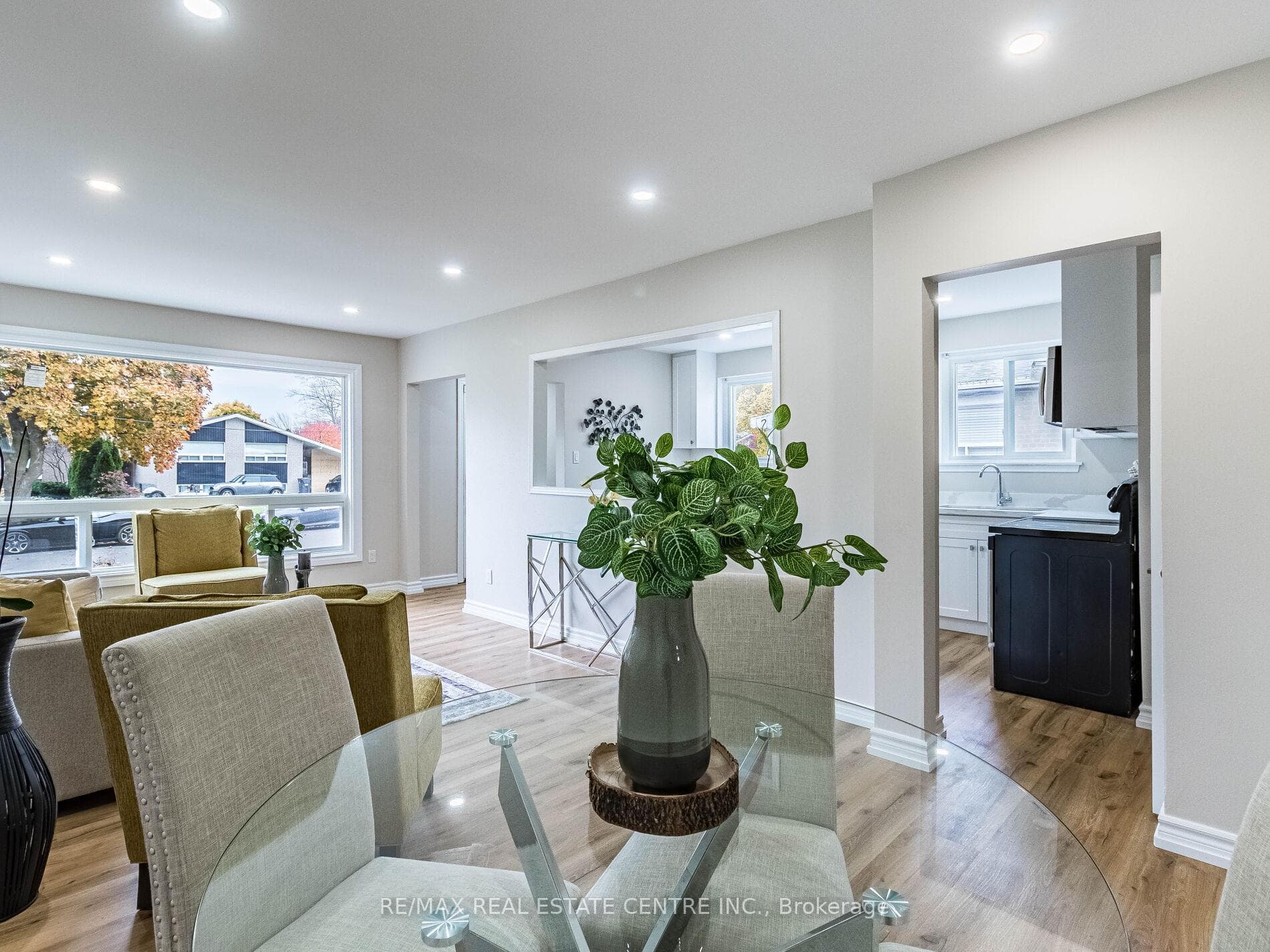 36 Chatsworth Drive photo 6