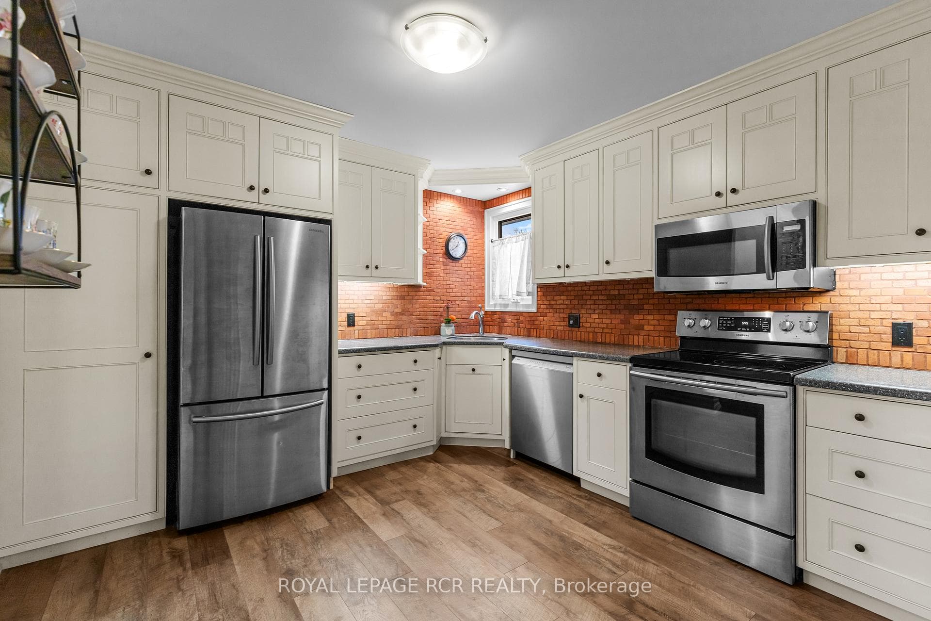 56 Wilson Crescent photo 5