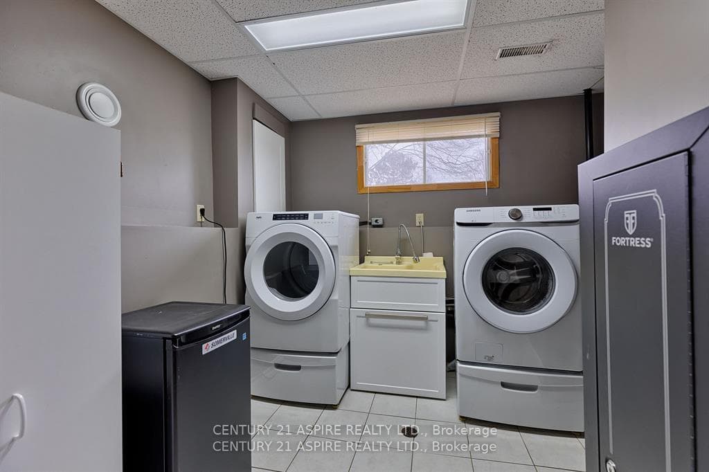 83 Hemlock Street photo 35