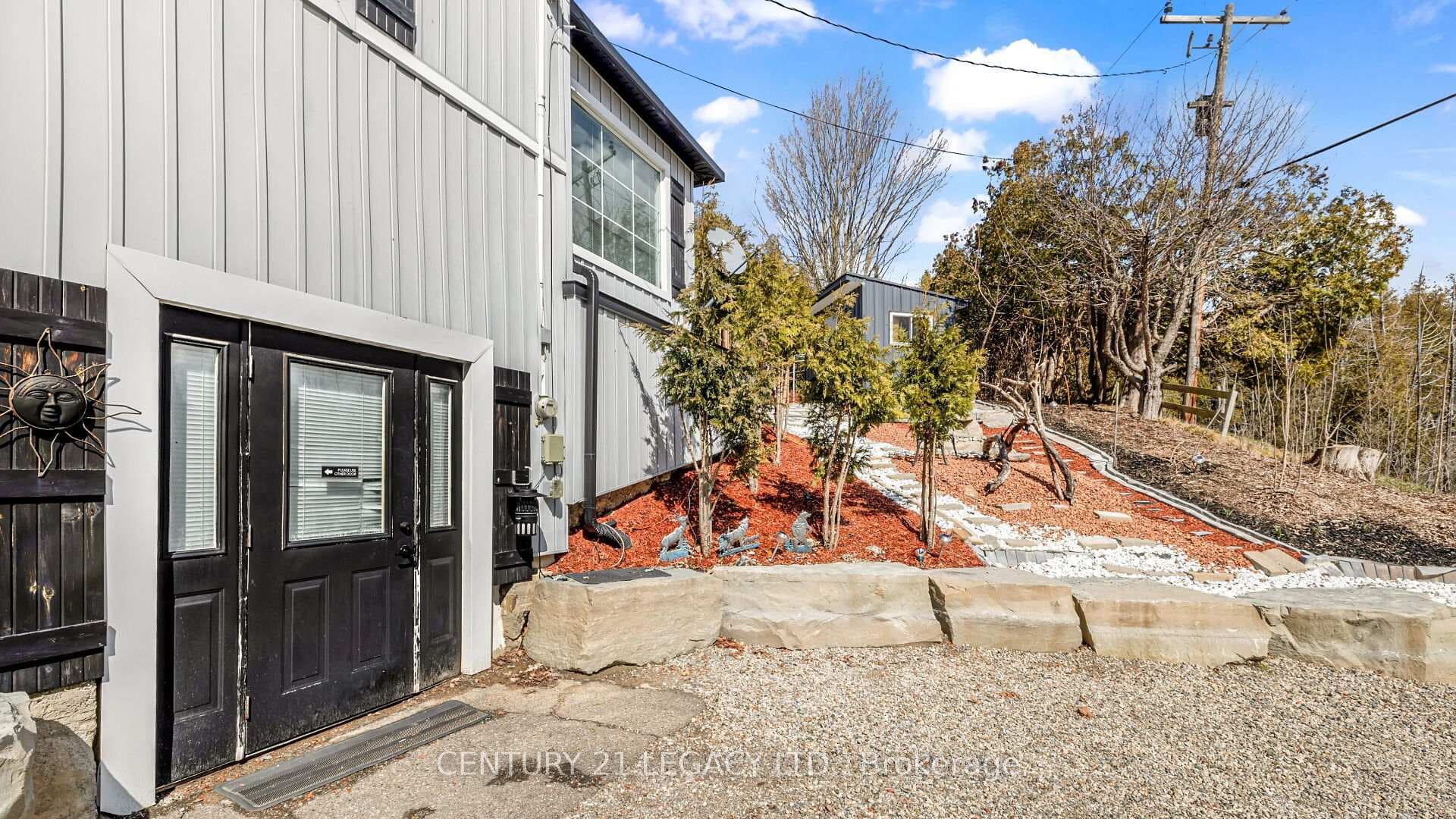 2842 Forks Of The Credit Road photo 37