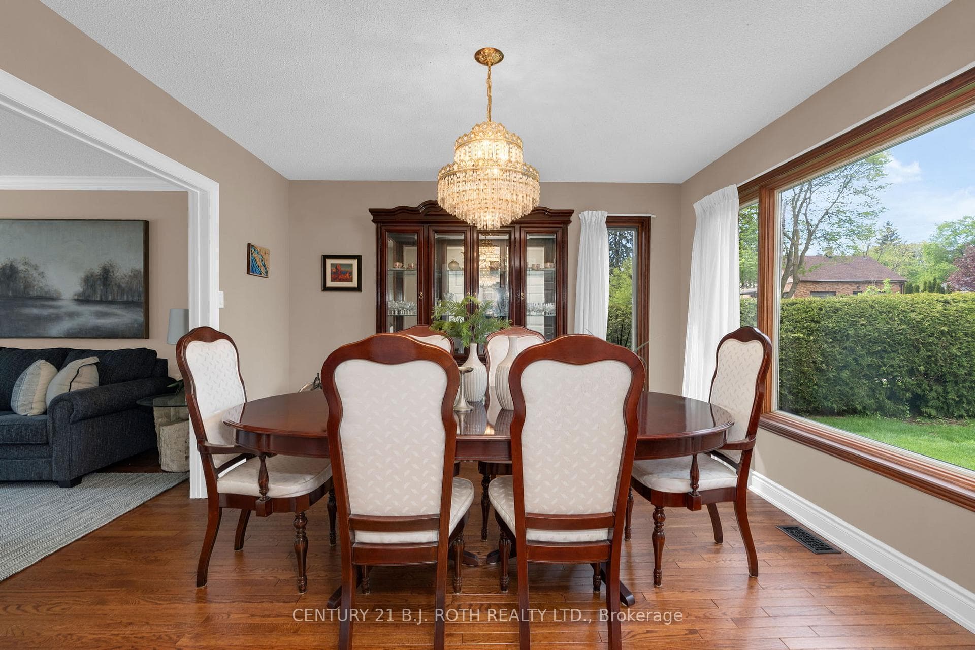 360 Codrington Street photo 9