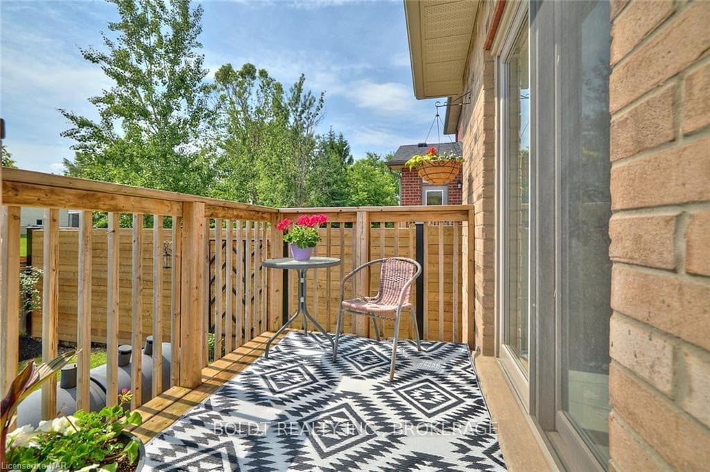 127 DENNIS Drive photo 34