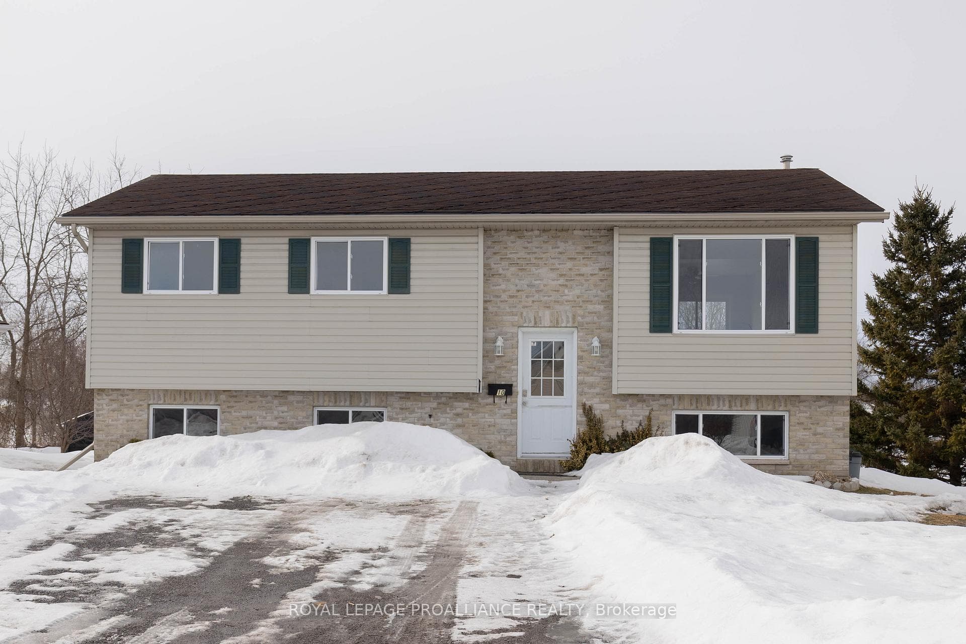 10 Lake Court photo 1