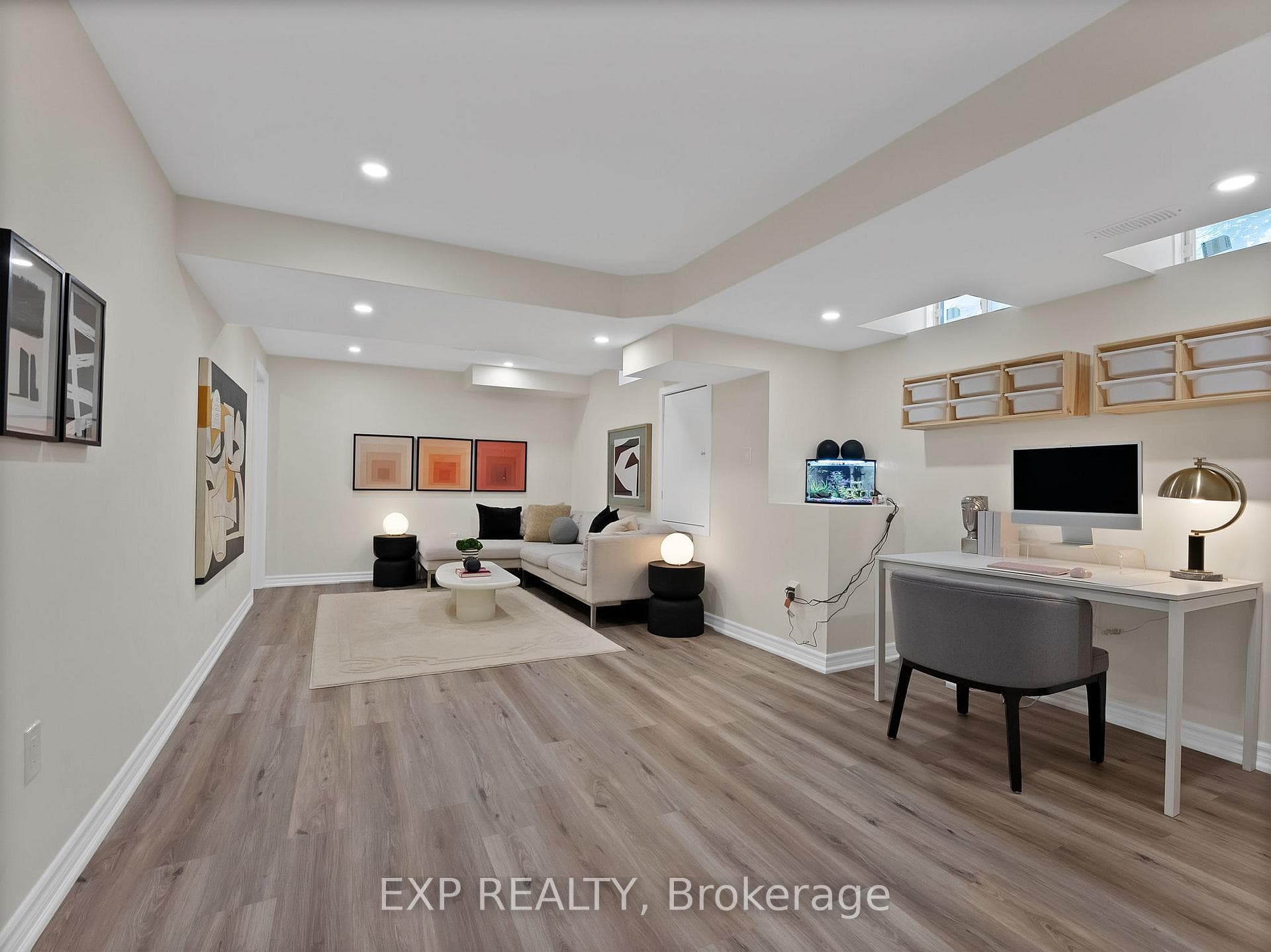 51 Living Crescent photo 42
