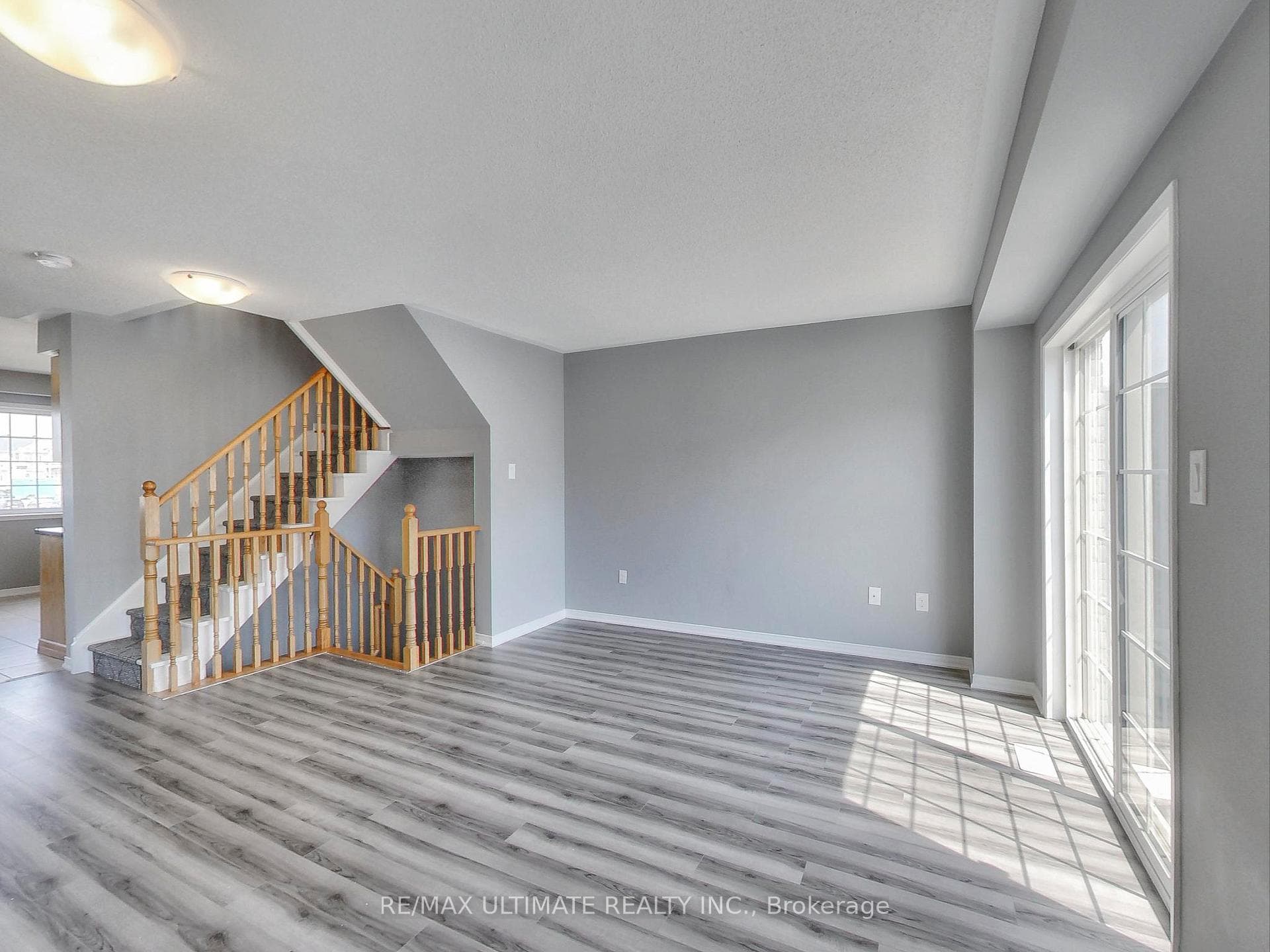 487 Rossland Road photo 12