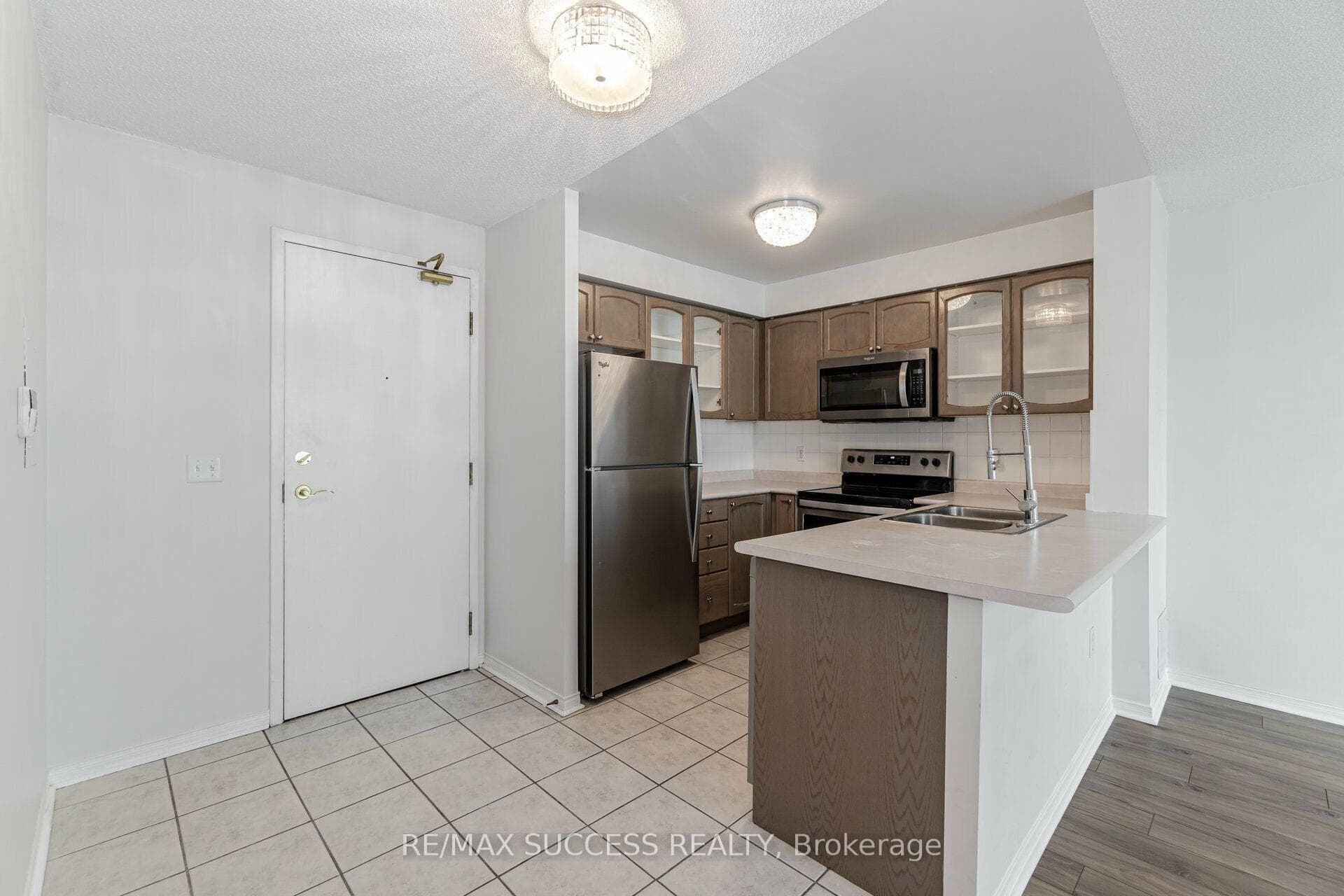 11 Michael Power Place Unit PH14 photo 4