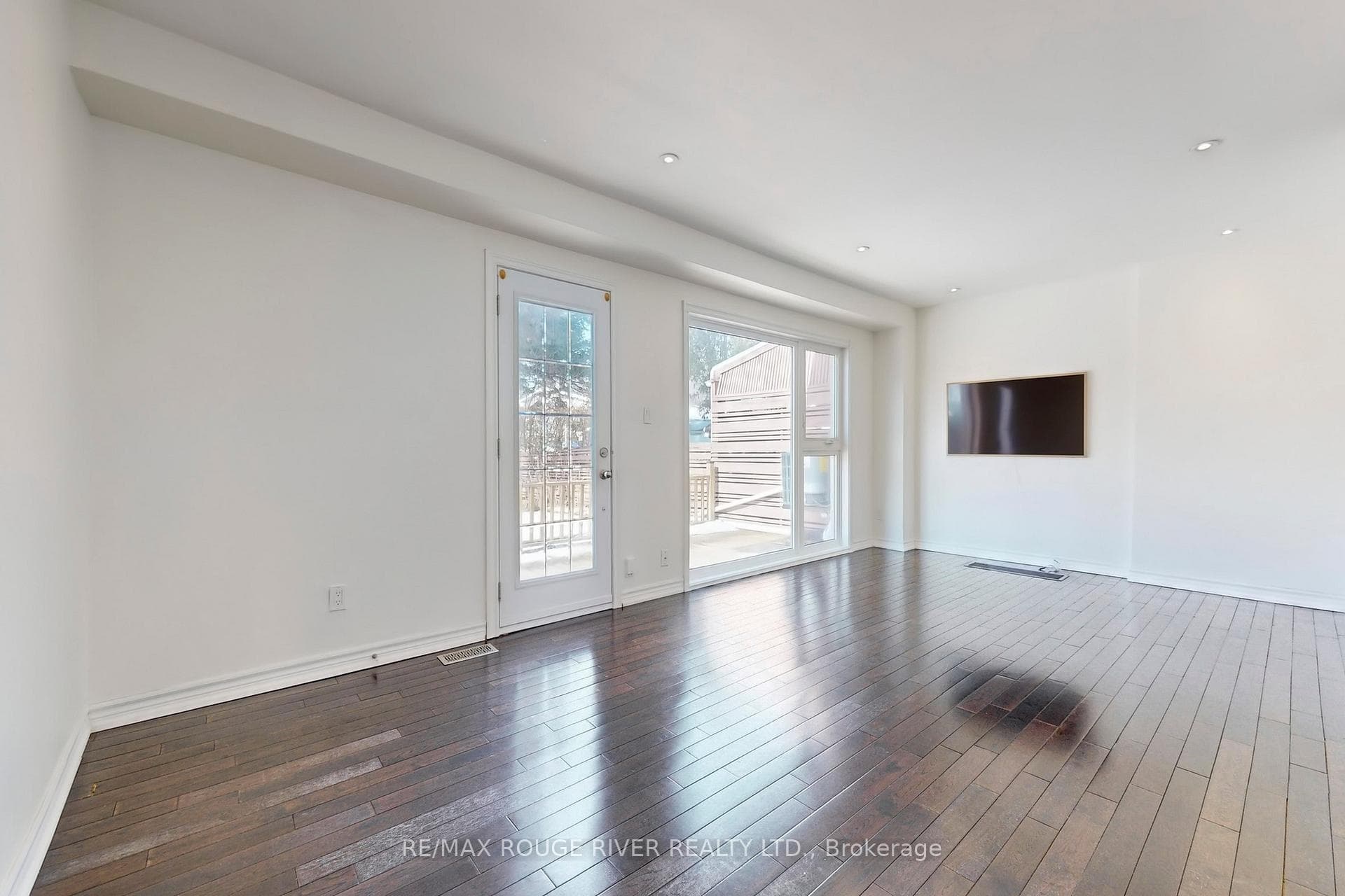 5 Billington Crescent photo 14