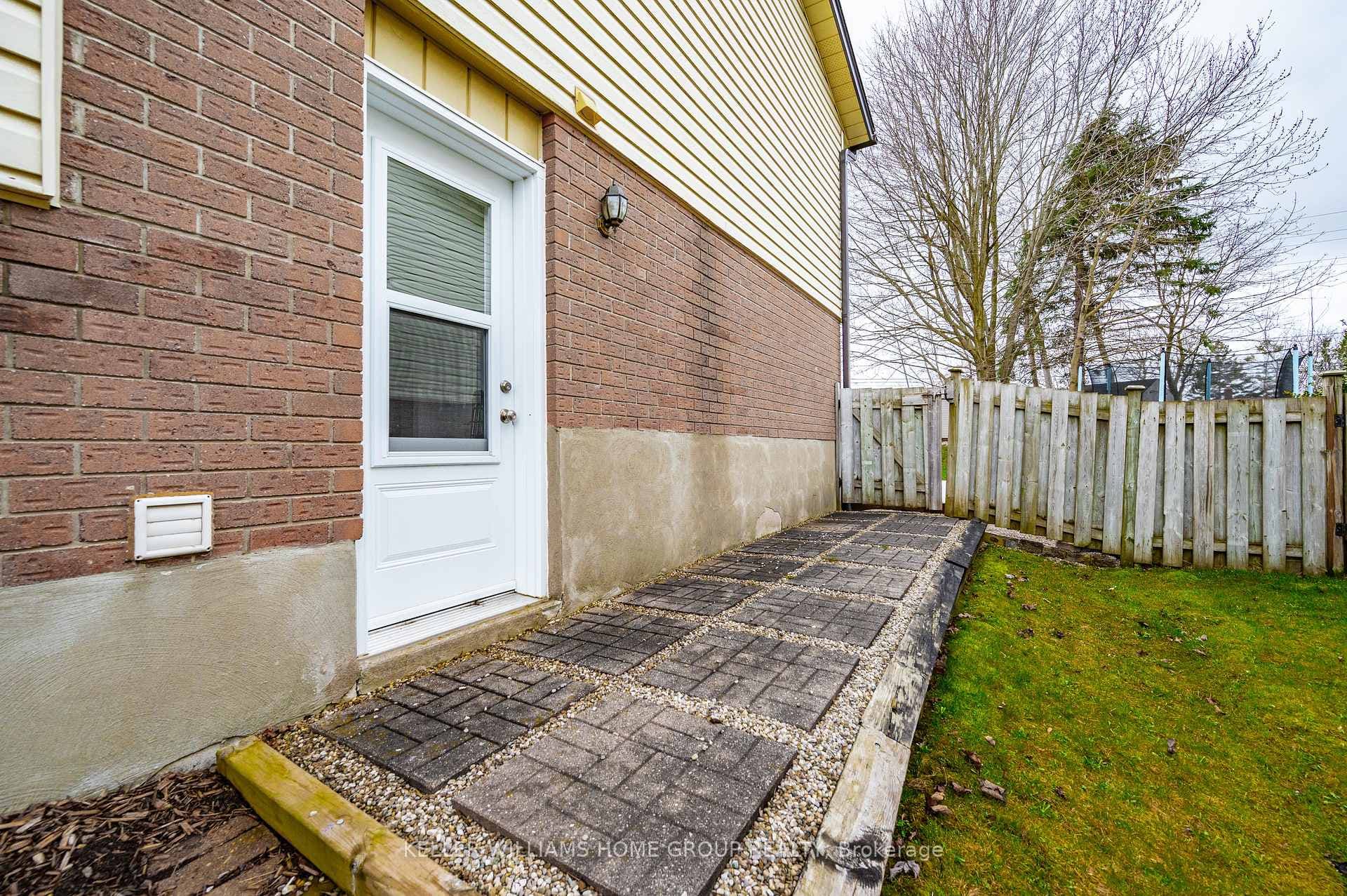 532 Harvey Street photo 34
