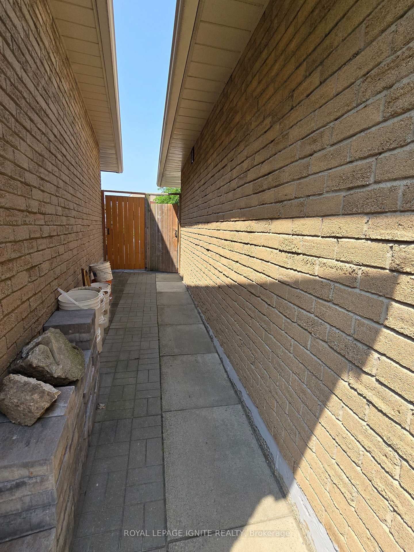 14 Caronia Square Unit Bsmt photo 2