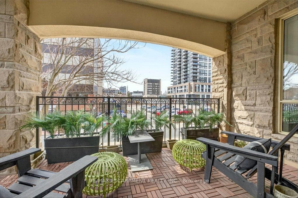 445 Elizabeth Street Unit 201 photo 31