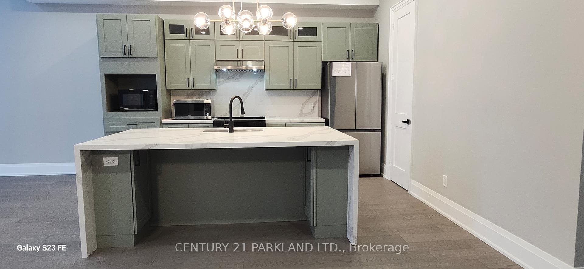 15 Stanley Avenue photo 7