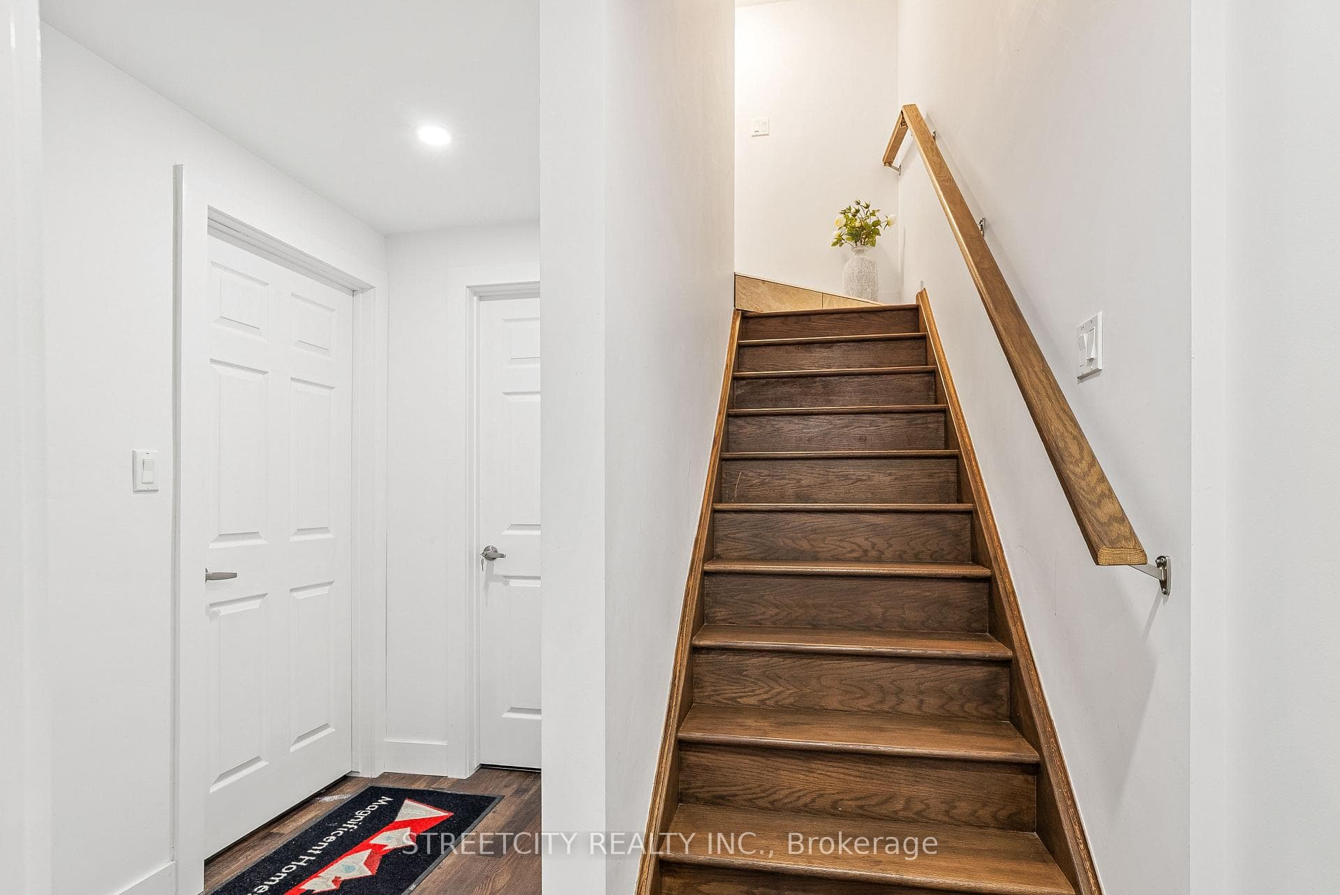 1600 Dylan Street photo 33