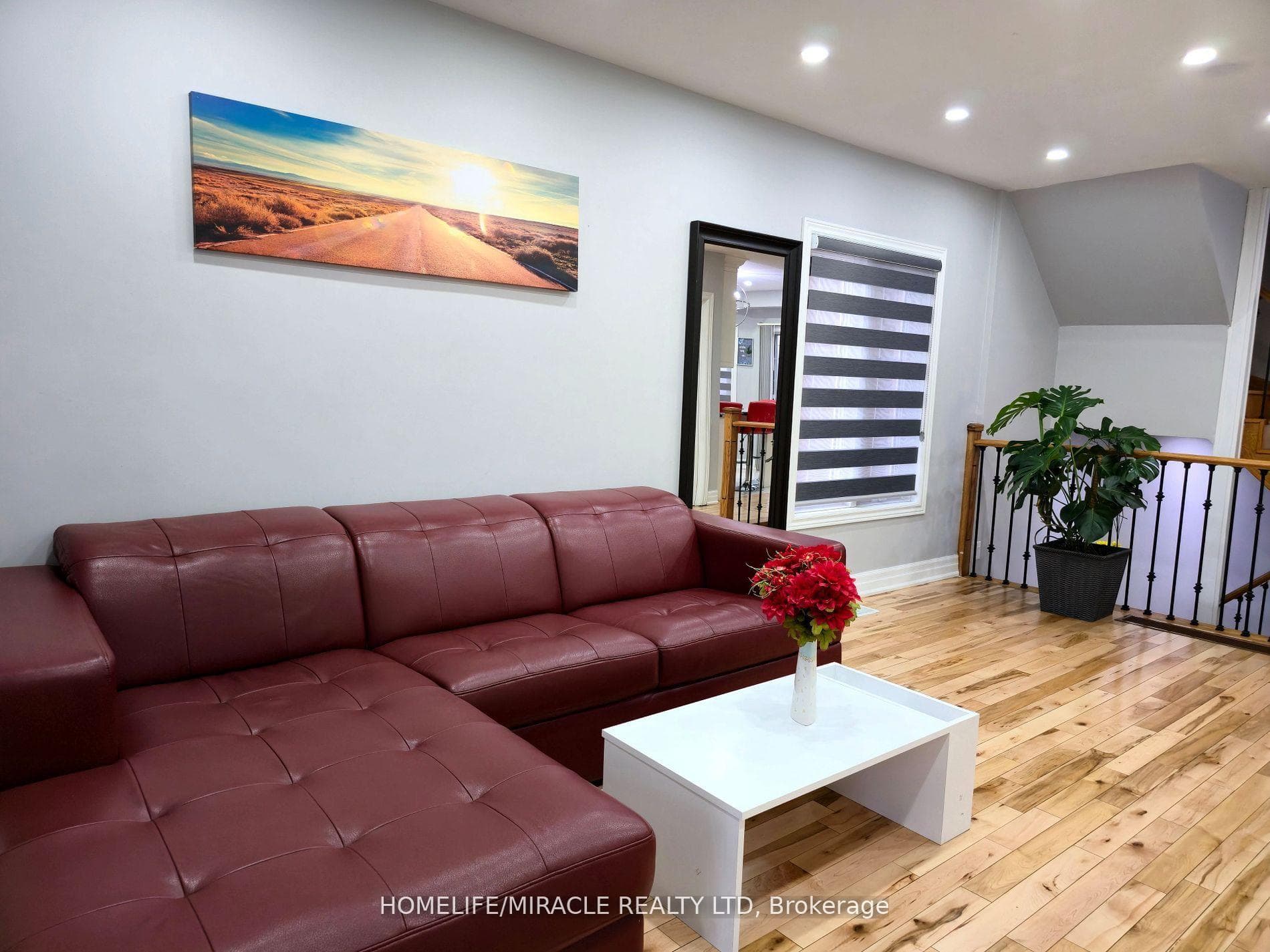 33 Atira Avenue photo 3