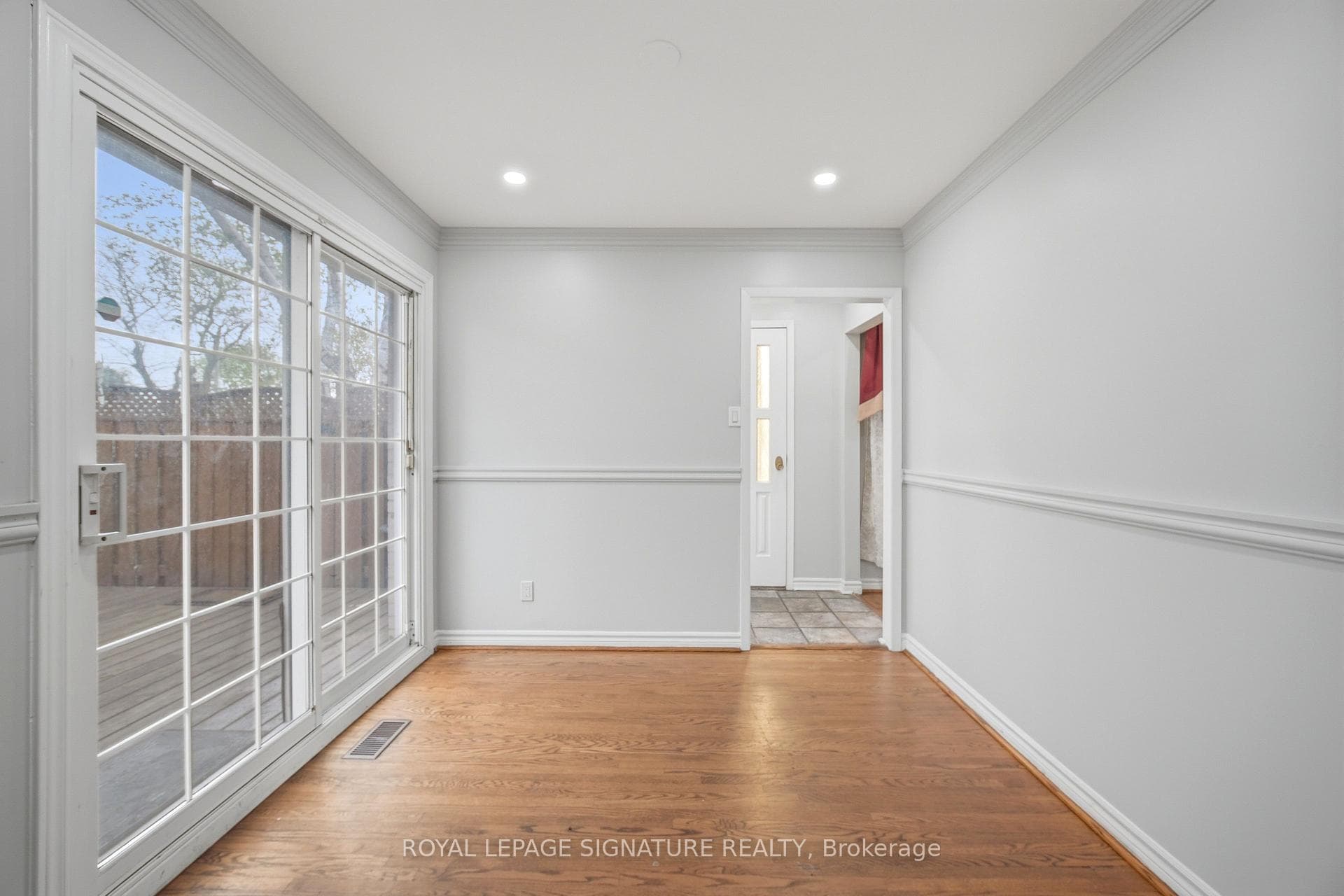 2 Lambton Court photo 10