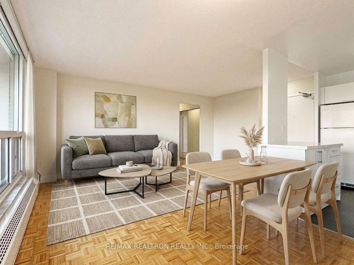 666 Spadina Avenue Unit 810 photo 1