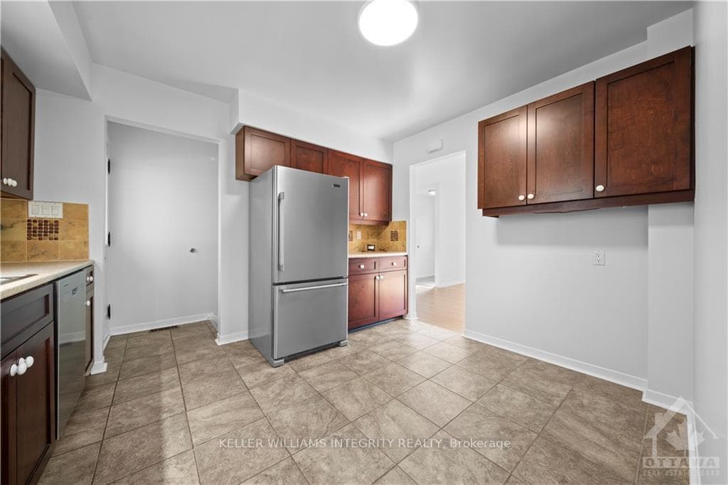 1619 VALMARIE Avenue photo 6