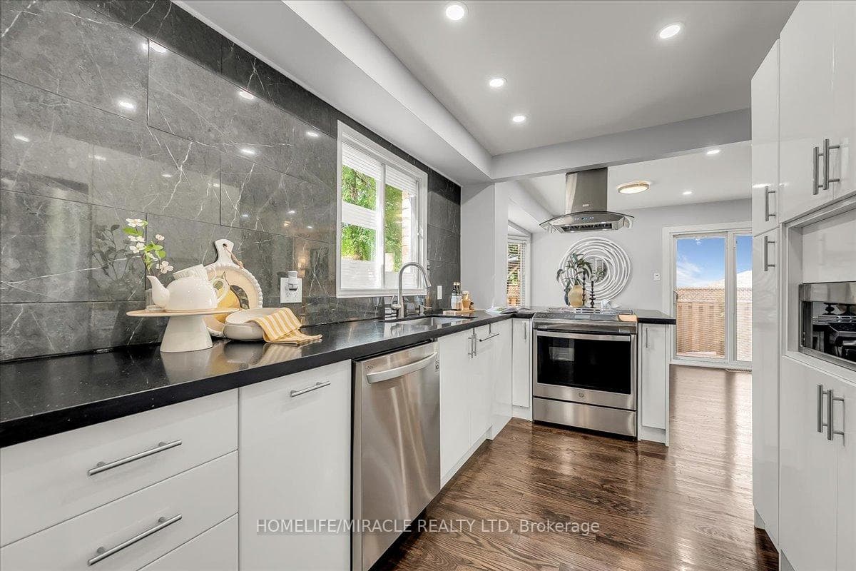 301 O'donoghue Avenue photo 14
