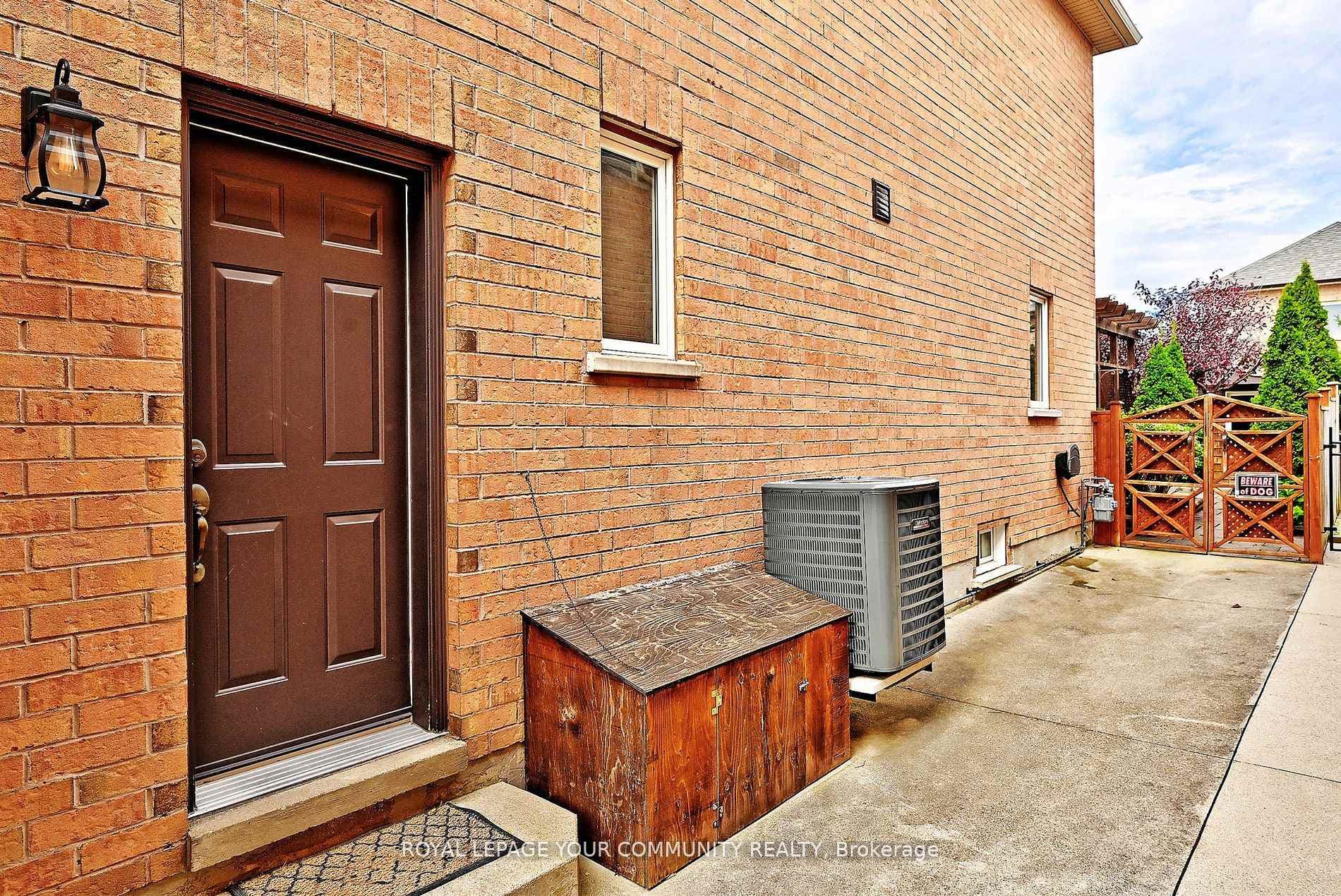94 Monterey Road photo 22