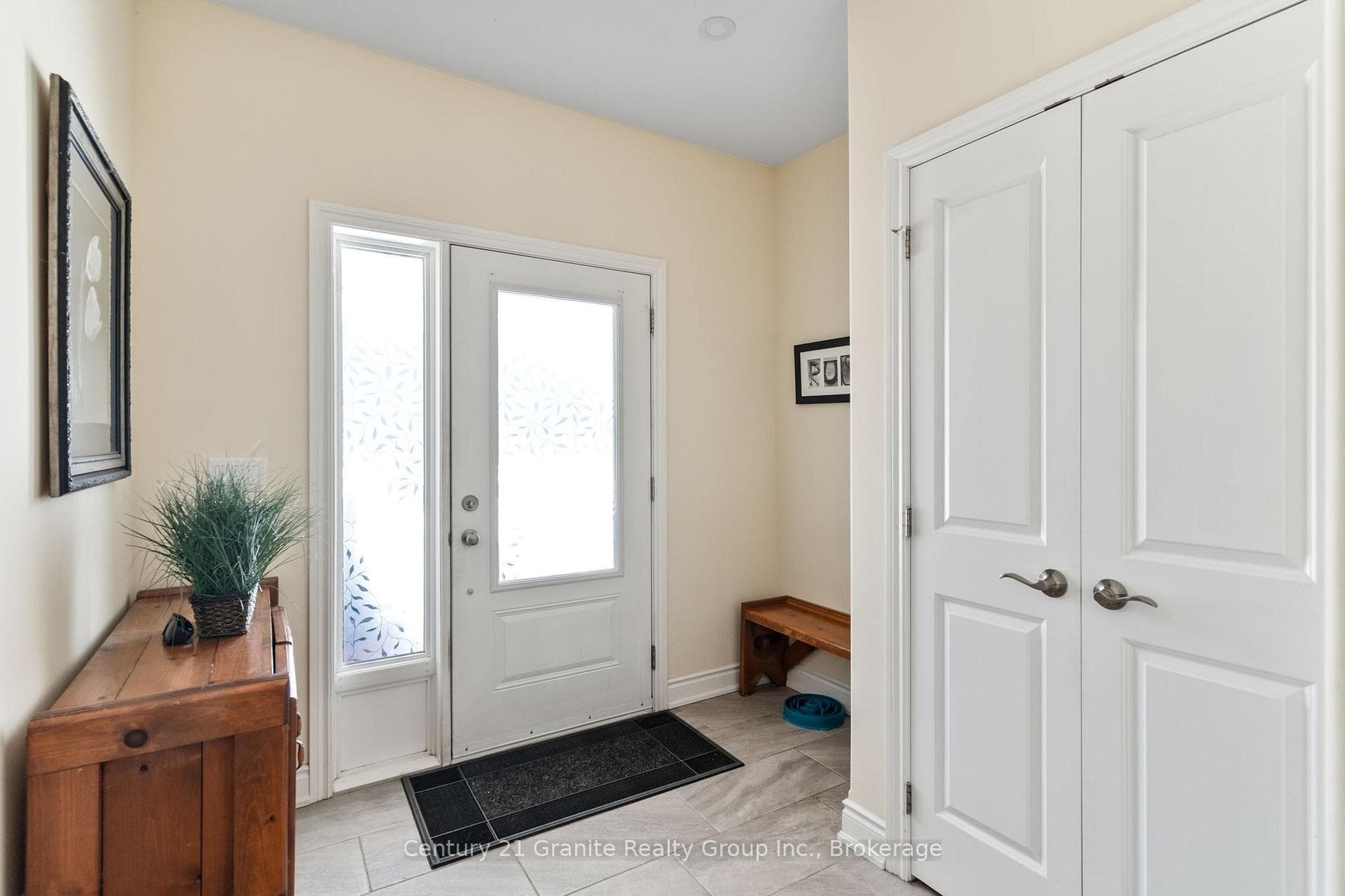 Spacious Entryway