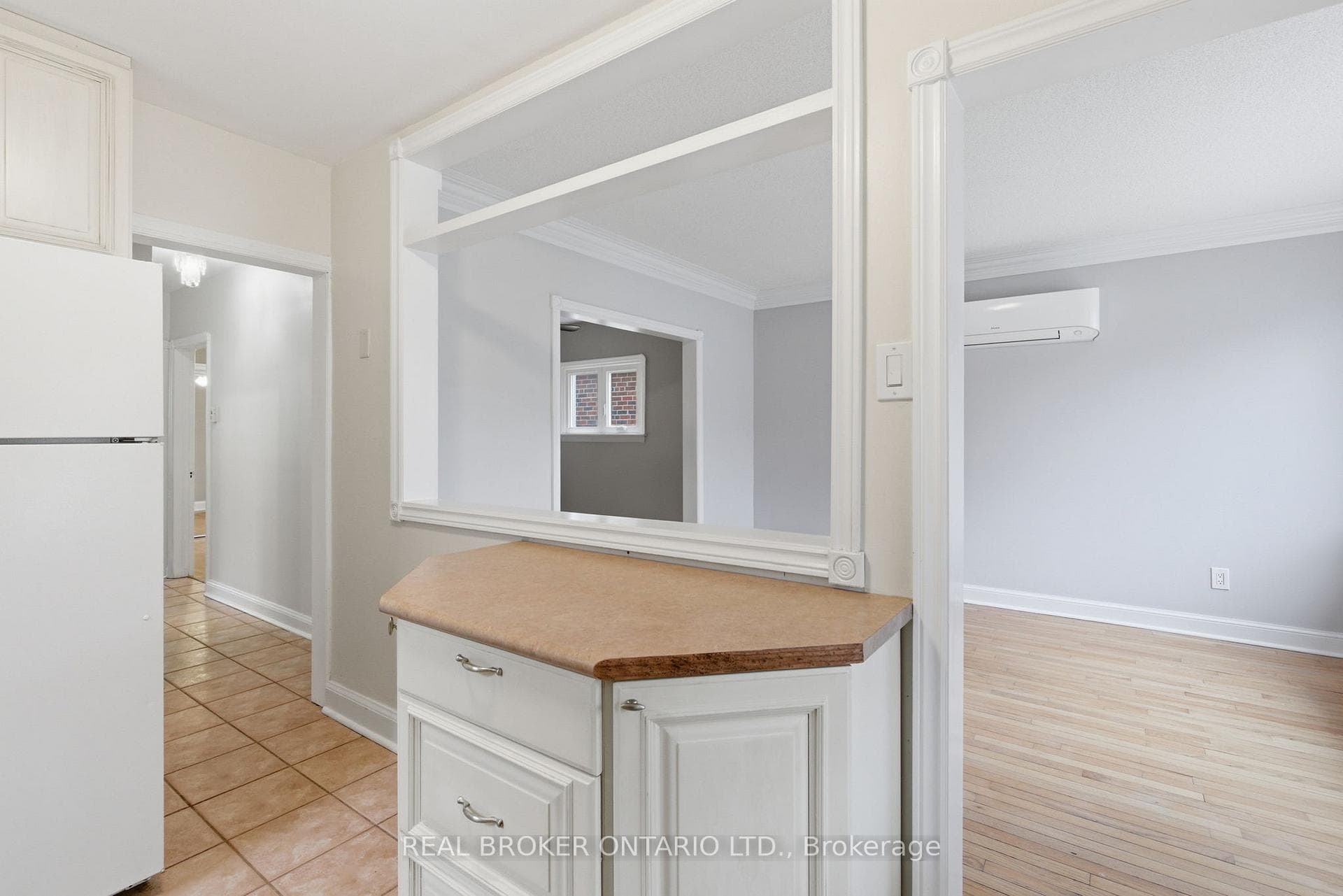 475 Kingswood Road photo 4