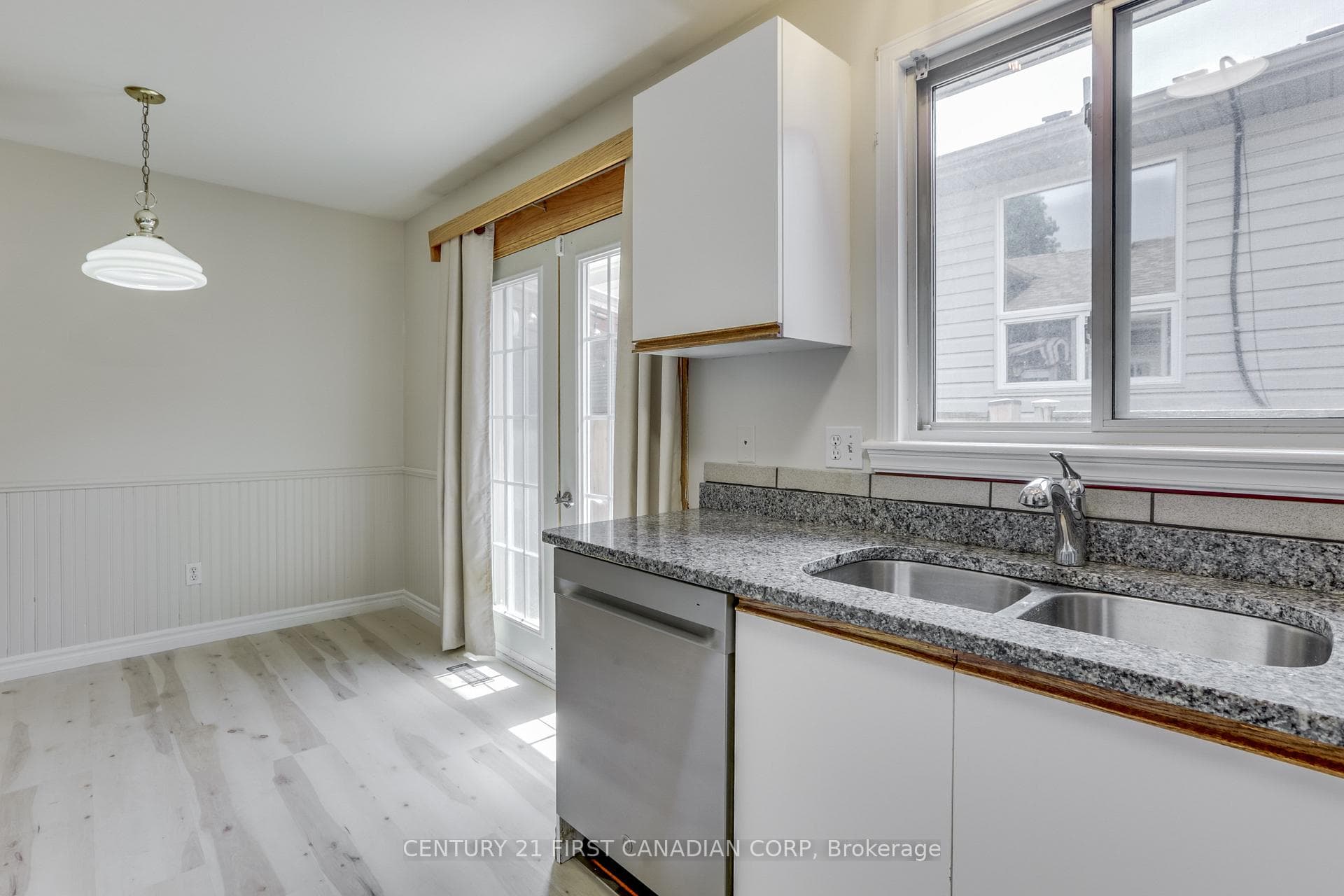 604 Talltree Crescent photo 12