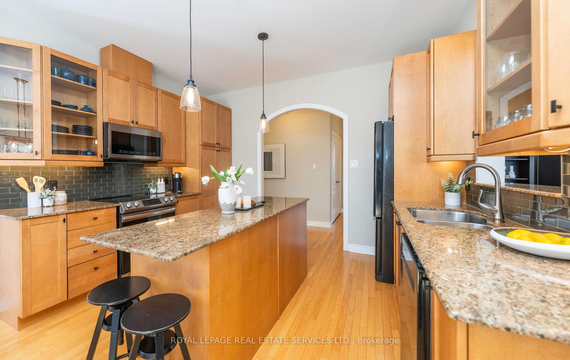 Granite counters, island breakfast bar
