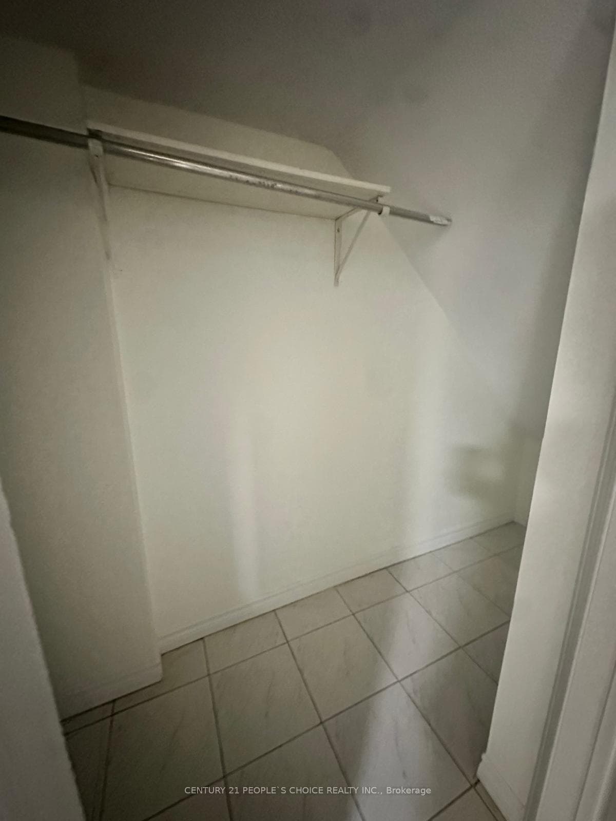 48 Langdale Crescent Unit Bsmt photo 10