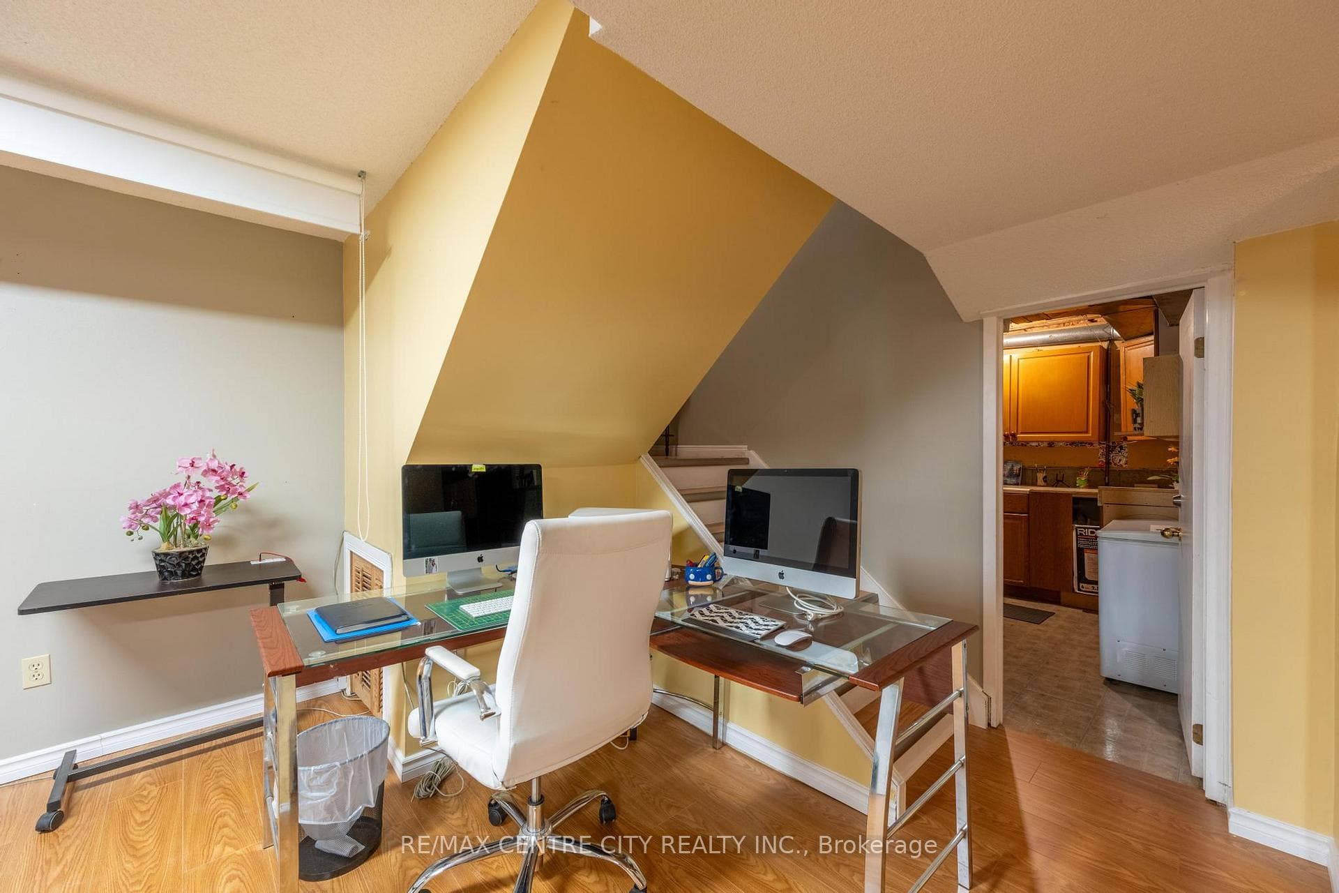 168 Clara Crescent photo 21