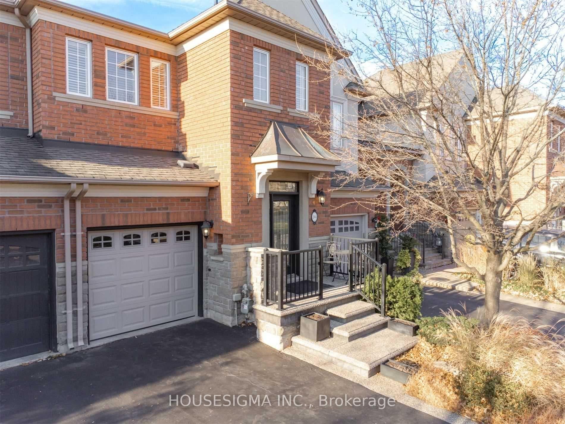 244 Tawny Crescent photo 2
