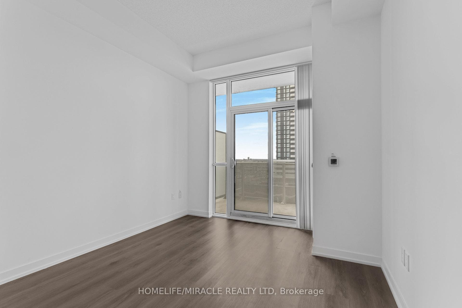 28 Interchange Way Unit 702 photo 13