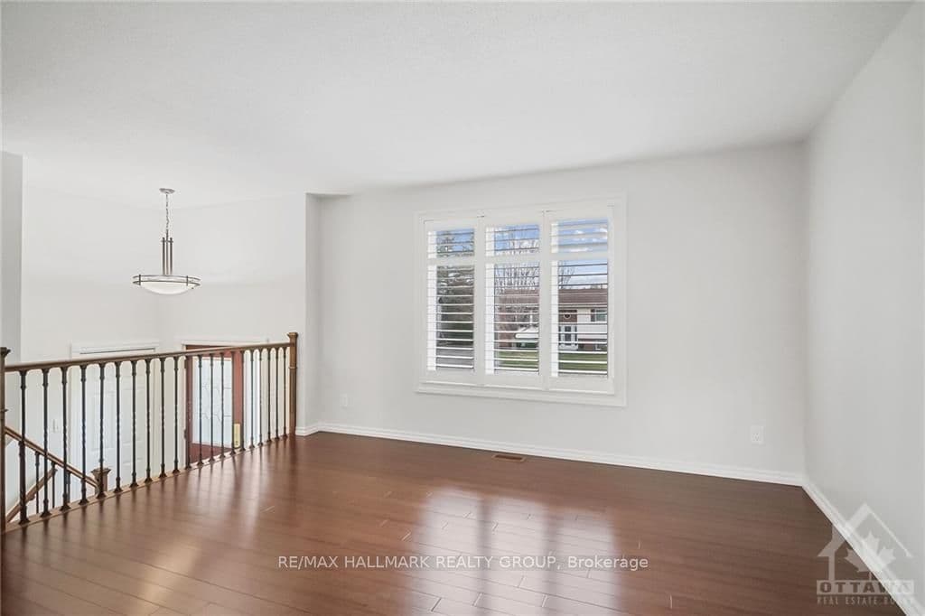 7 DOWDALL Crescent photo 4