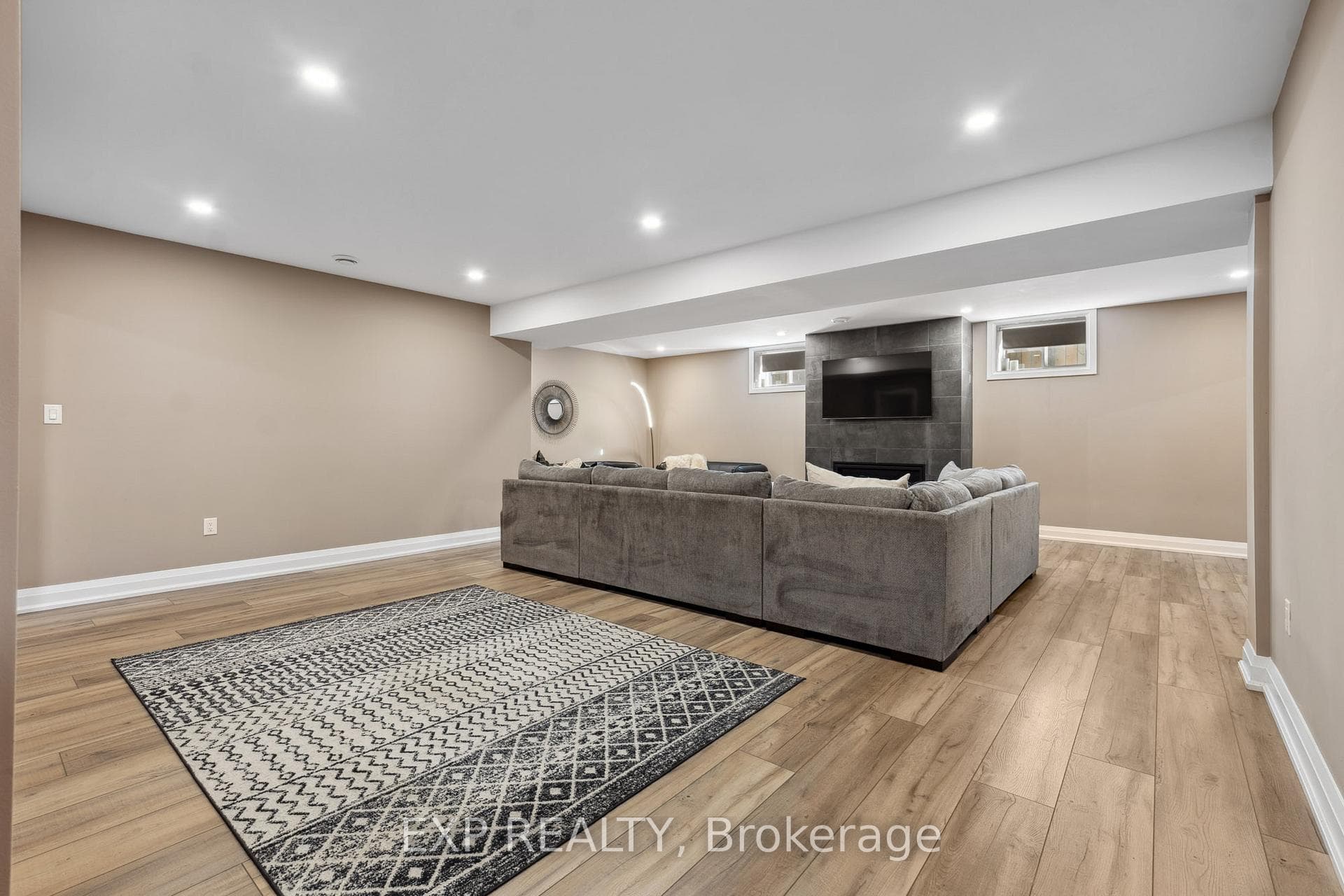 3598 Canfield Crescent photo 29
