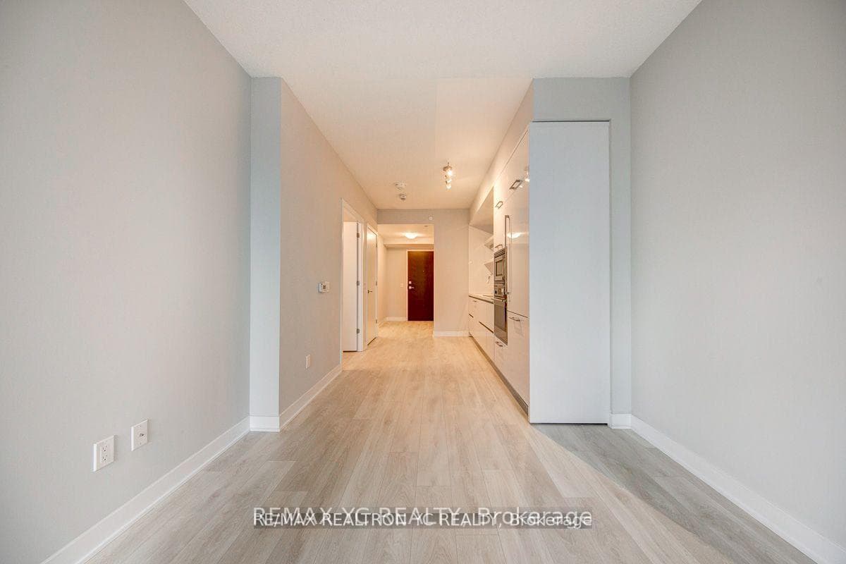 2221 Yonge Street Unit 1010 photo 13