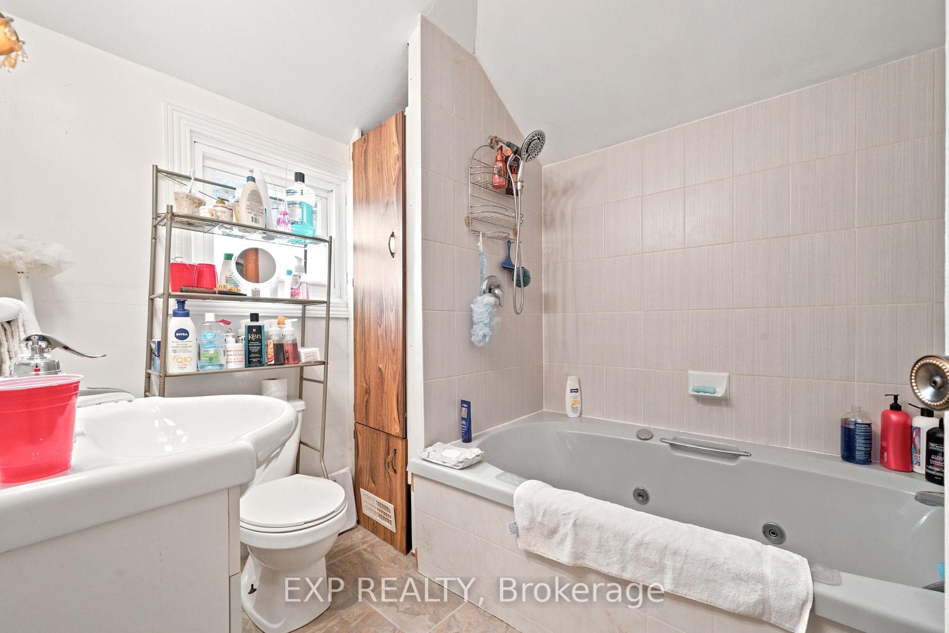 111 MACDONALD Street photo 33